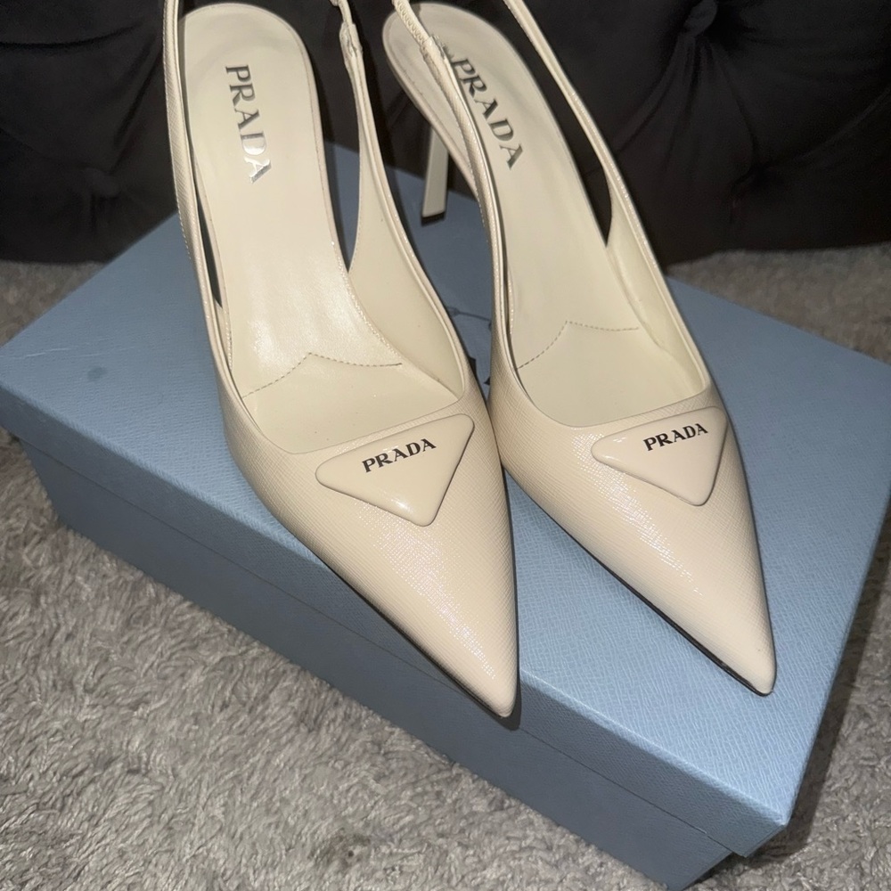 Prada Patent leather slingback pumps (cream) - Picture 5 of 8